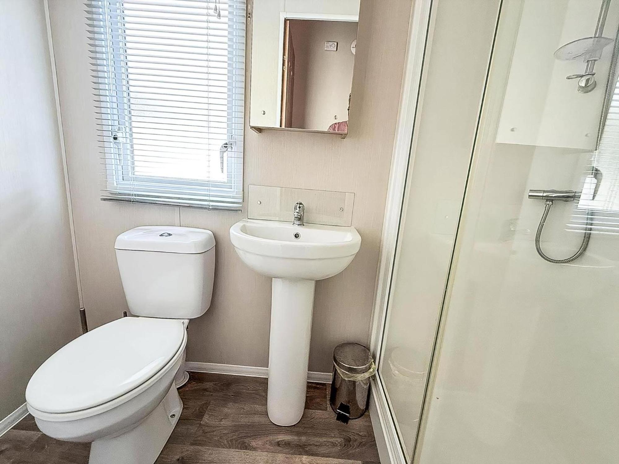 Beautiful Caravan For Hire With A Partial Sea View In Suffolk Ref 32042Az Lowestoft Zewnętrze zdjęcie