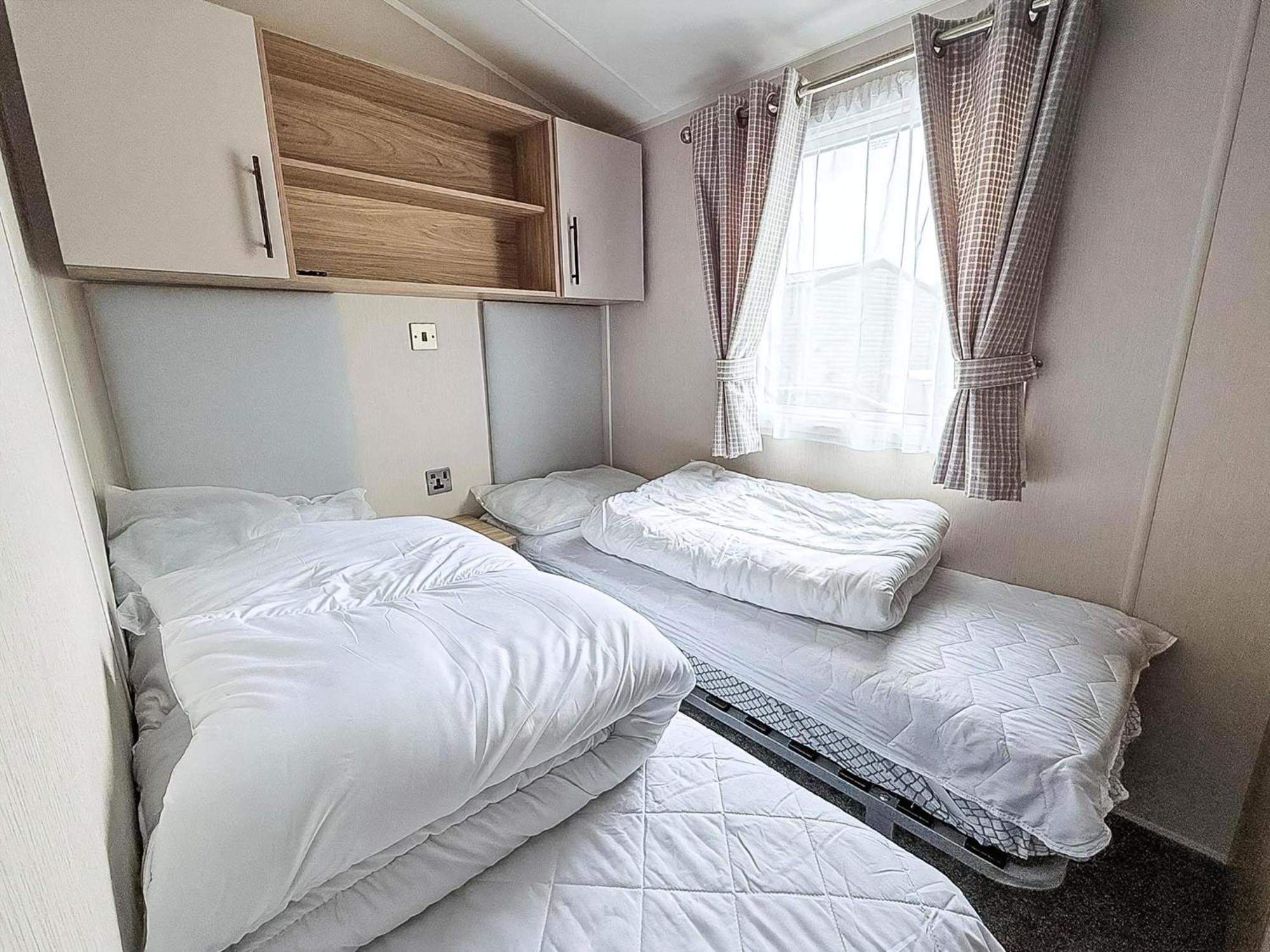 Beautiful Caravan For Hire With A Partial Sea View In Suffolk Ref 32042Az Lowestoft Zewnętrze zdjęcie
