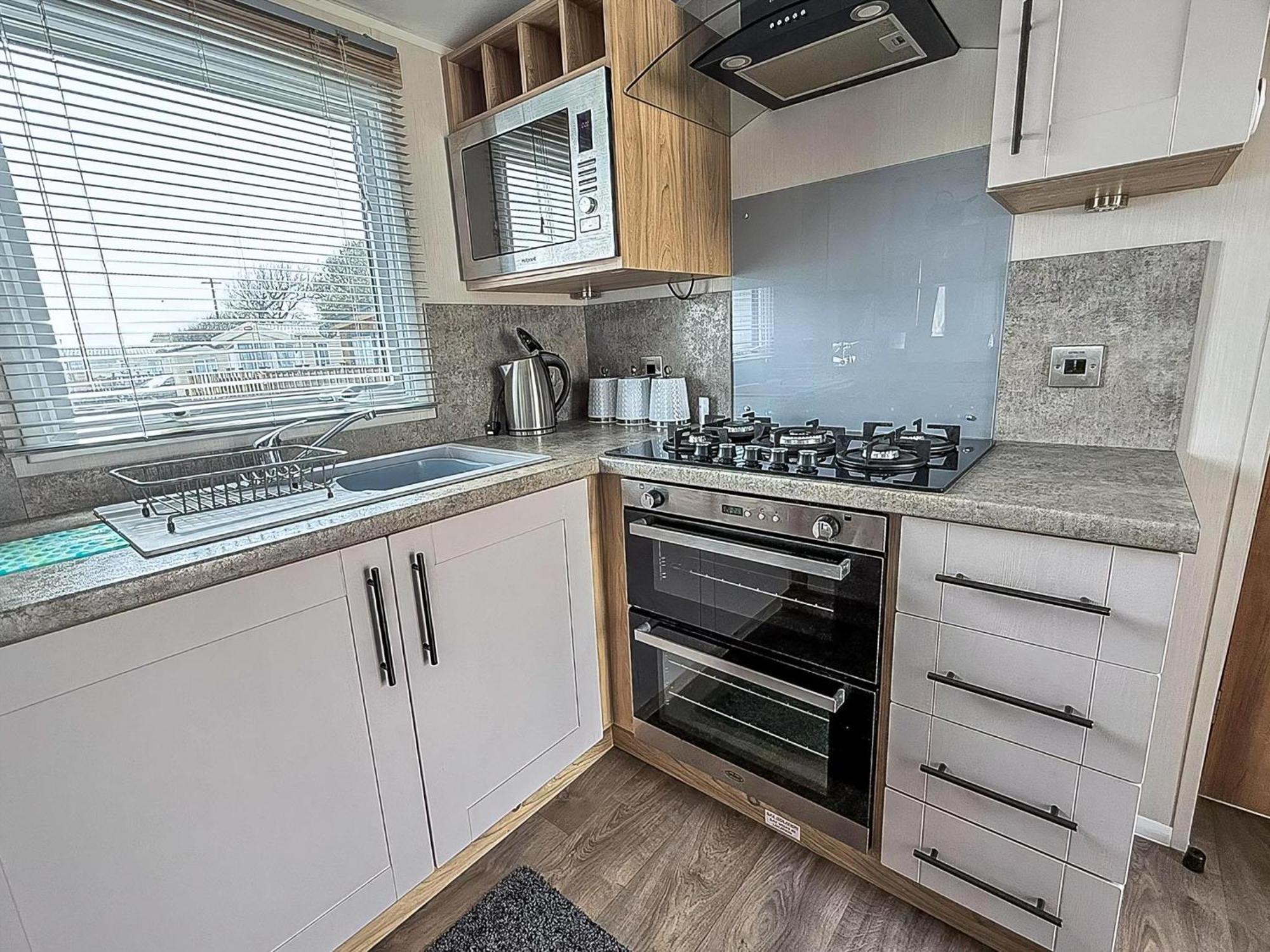 Beautiful Caravan For Hire With A Partial Sea View In Suffolk Ref 32042Az Lowestoft Zewnętrze zdjęcie