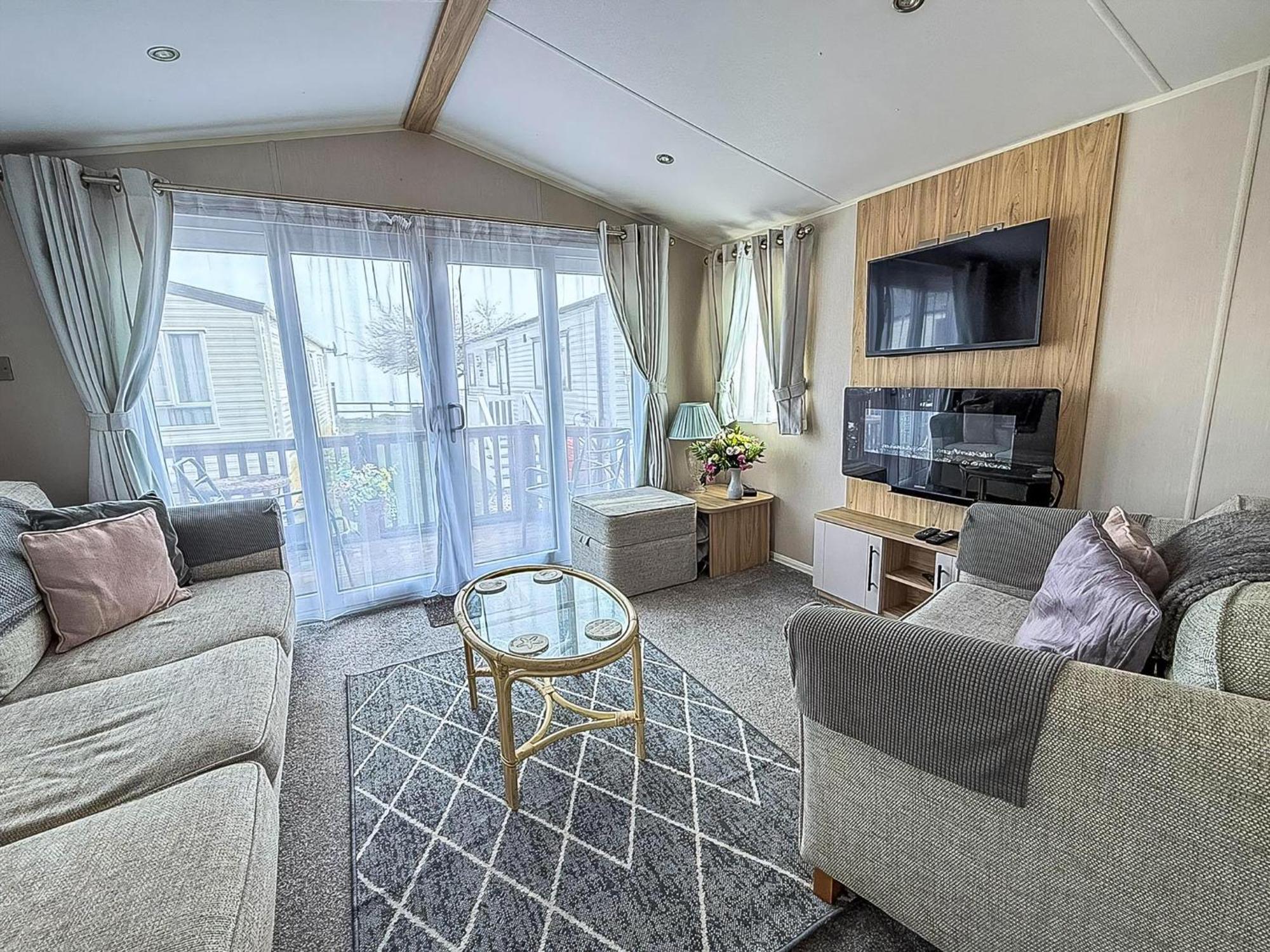 Beautiful Caravan For Hire With A Partial Sea View In Suffolk Ref 32042Az Lowestoft Zewnętrze zdjęcie