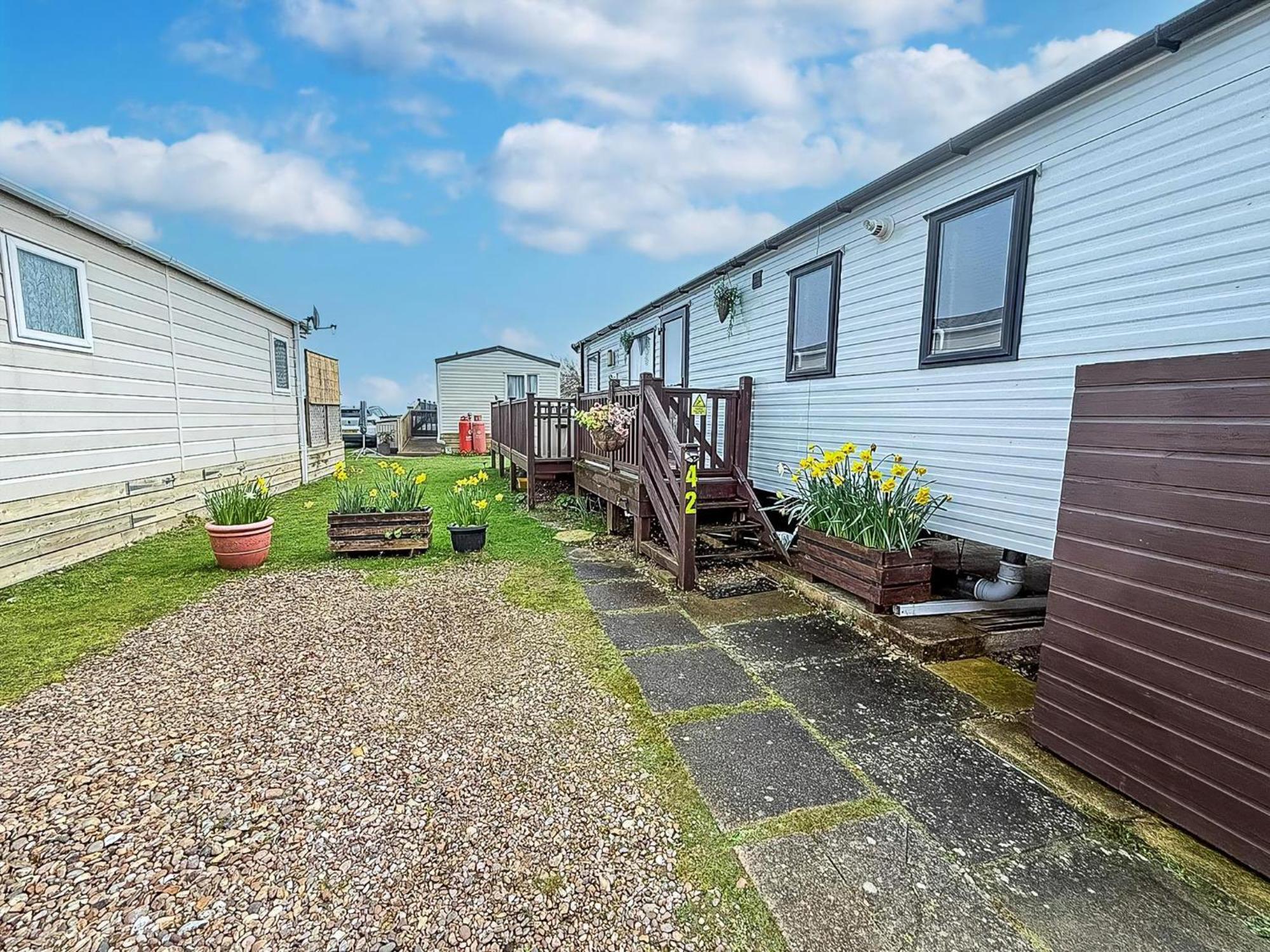 Beautiful Caravan For Hire With A Partial Sea View In Suffolk Ref 32042Az Lowestoft Zewnętrze zdjęcie